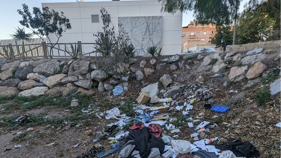 Piden un plan urgente contra los vertidos ilegales en Roquetas