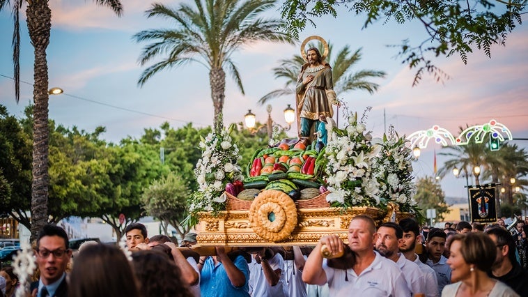 Espectáculo pirotécnico, música y teatro infantil por las Fiestas de El Parador