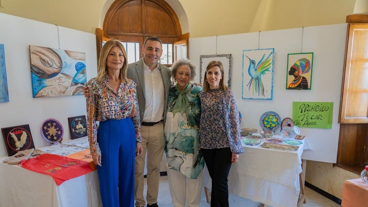 Eleonora Bulgakova expone sus nuevas creaciones en el Castillo de Santa Ana de Roquetas de Mar