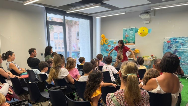 El Aula del Mar celebra el cuentasábados 'Hambre de cuentos' para llenar de sabores Roquetas