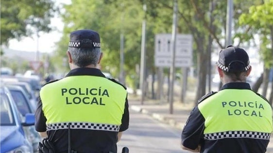 Vícar abre la convocatoria para incorporar tres policías locales