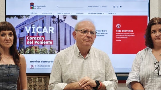 Bonilla presenta la nueva página web del Ayuntamiento de Vícar