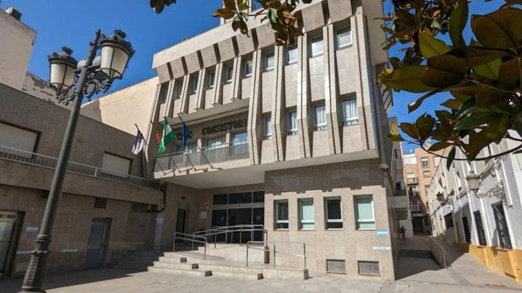 Roquetas informa de las cinco vías para comunicar incidencias en el municipio