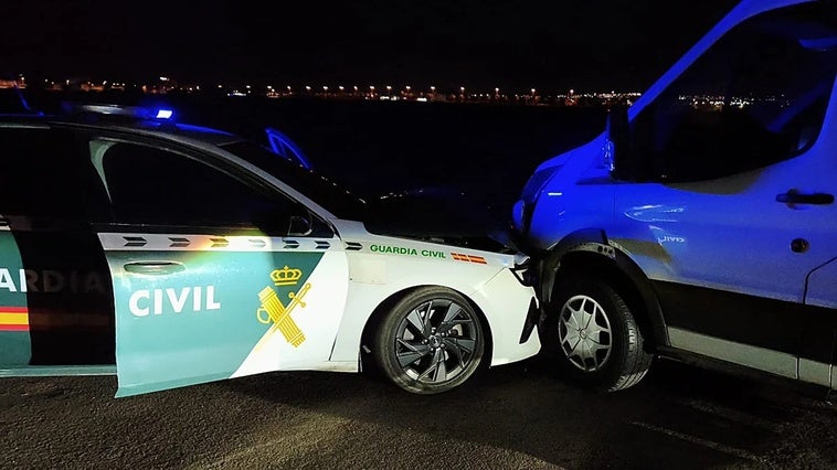 Prisión provisional para el acusado de intentar atropellar a dos guardias civiles al ser sorprendido haciendo petaqueo en Roquetas