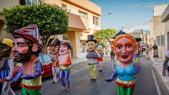 Roquetas inicia las Fiestas del Puerto con Maratón de Caminar y degustación de platos típicos