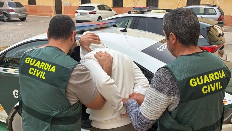 La Guardia Civil evita un apuñalamiento y detiene al presunto autor de un robo con violencia en Roquetas de Mar