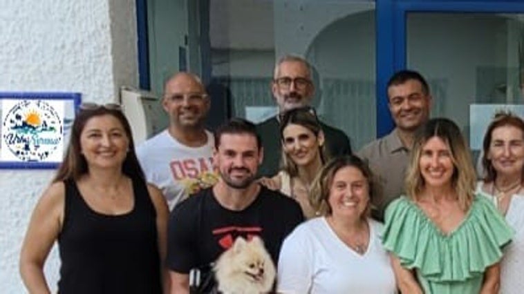 Del móvil a la calle: Vecinos de Roquetas se organizan en WhatsApp ante la preocupación por la seguridad y crean 'UrbaSerena'