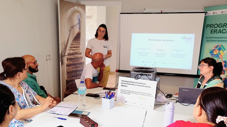 Eracis Vícar realiza talleres para una mejor economía doméstica