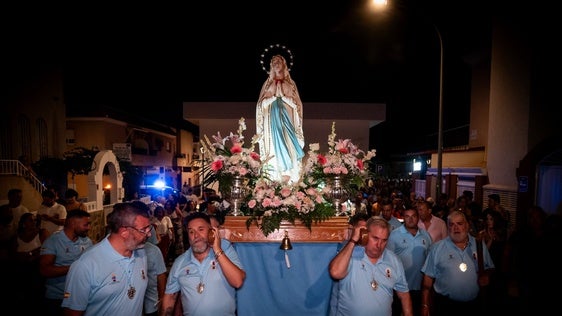 La Gloria finaliza sus fiestas con juegos infantiles y procesión
