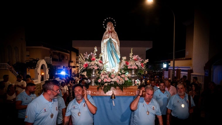 La Gloria finaliza sus fiestas con juegos infantiles y procesión