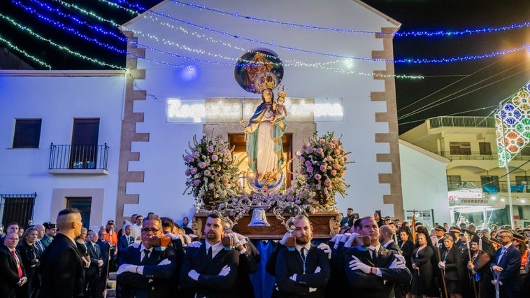 Pastora Soler, espectáculo piro-musical y procesión por las Fiestas de la Virgen del Rosario