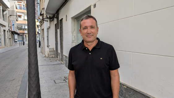 Torres critica la «falta de ambiente festivo» del centro y las imágenes de carrozas vacías en las Fiestas de la Virgen del Rosario