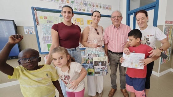 Bonilla premia a cuatro alumnos por sus dibujos sobre la movilidad sostenible