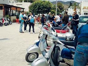 En "scooters" por Roquetas
