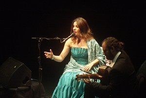 Diana Navarro volvió a emocionar al público roquetero