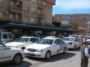 Uno de cada diez taxis de Roquetas tendrán que ser adaptados
