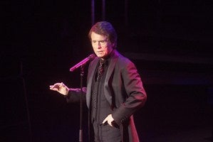 Casi mil personas disfrutaron del concierto de Raphael este domingo