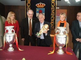 Roquetas de Mar acoge los Trofeos de la Copa del Mundo y las dos últimas Eurocopas conseguidas por la Selección Española de Fútbol