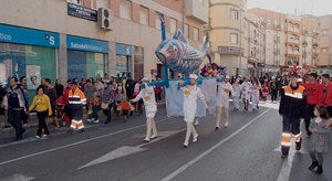 El Entierro de la Sardina puso el punto y final a los Carnavales de Roquetas