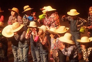 Tres centros participaron en la muerta de Primaria y Secundaria del Carnaval
