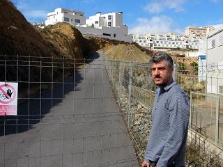 IU denuncia el «olvido» del arreglo del vial de emergencia de Las Colinas