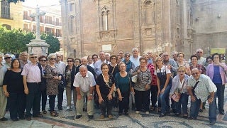 Casi 600 mayores en 12 autobuses participaron en un viaje cultural a Murcia
