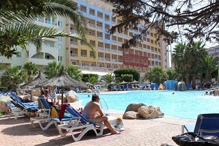 La oposición se queda sin hotel para su Mesa de Turismo y la traslada a Las Marinas
