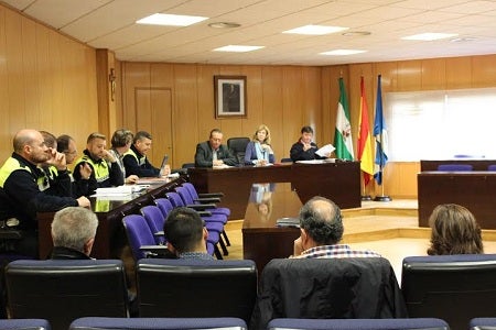 La Comisión de Absentismo trata los casos de niños que no son recogidos por sus padres