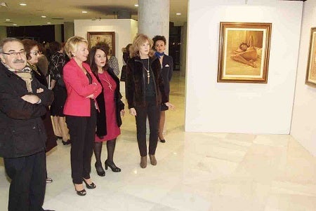 Últimos días para visitar la exposición de Cantón Checa en el Teatro Auditorio de Roquetas de Mar