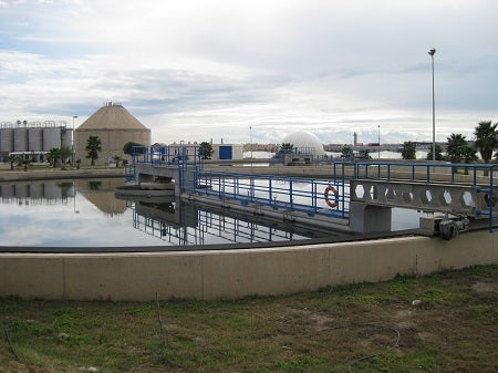 La oposición bloquea la subida del agua que pretendía aprobar el PP