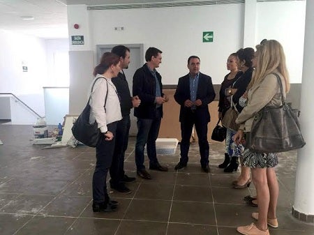 Parlamentarios del PSOE visitan las obras de ampliación del consultorio de La Mojonera