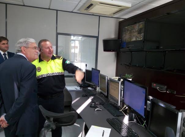 El subdelegado del Gobierno coordina con la Policía Local el dispositivo de verano