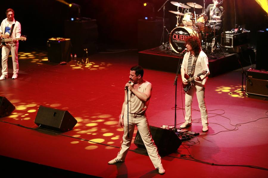 Unas 800 personas disfrutan del espectáculo ‘Remember Queen’ en el Teatro Auditorio