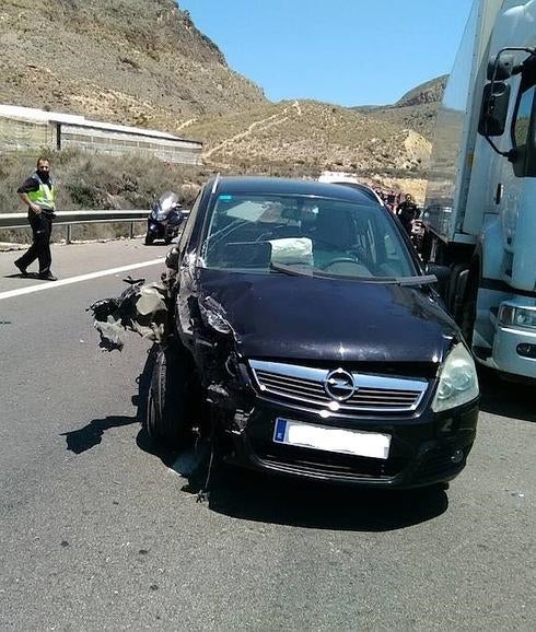 Dos heridos trasladados a Torrecárdenas en un accidente en la A7 cerca de la salida de El Parador