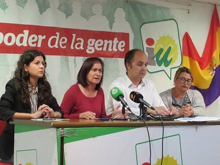IU exige la dimisión de Amat y “que deje de utilizar al Ayuntamiento de Roquetas para defenderse”