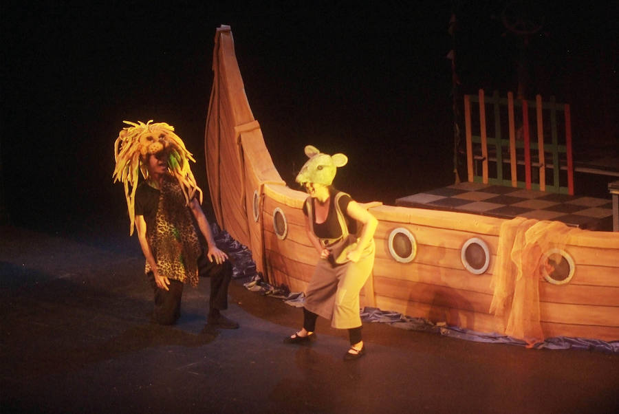 La compañía Acuario Teatro ofreció un divertido musical para los pequeños con ‘Un viaje de fábula’