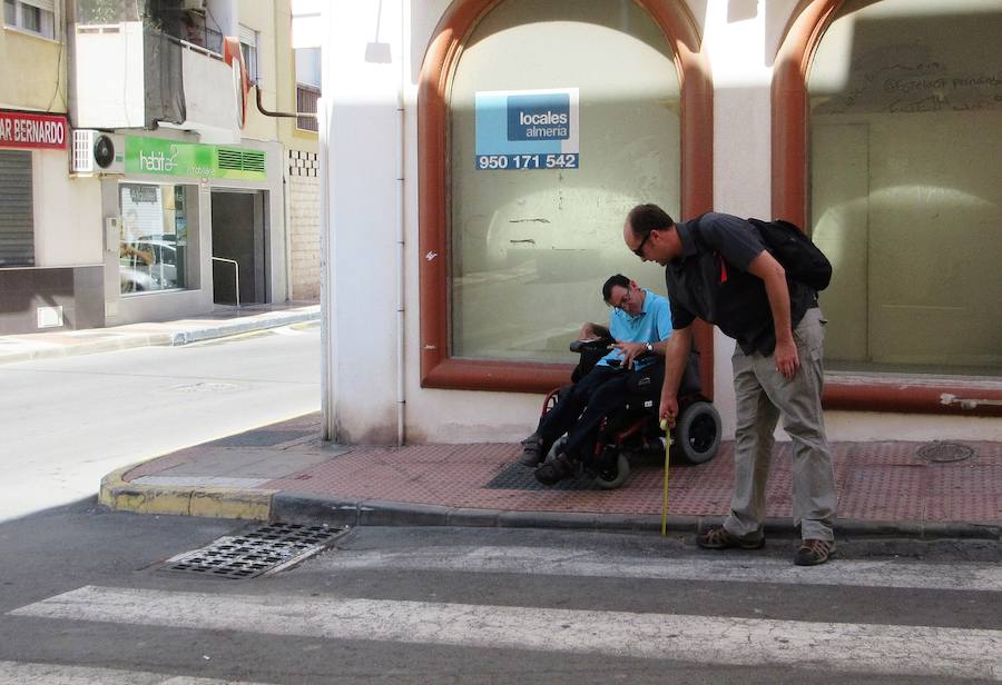 IU Roquetas propone mejoras en la accesibilidad del centro de Roquetas