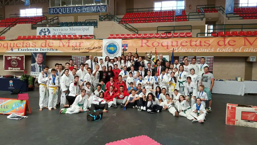 Participantes en el Open de Taekwondo disputado ayer domingo. 