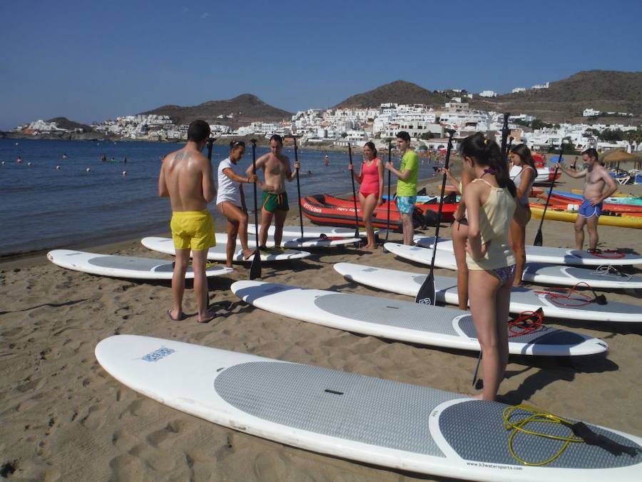 El área de deportes de Vícar organiza una salida en kayak y paddle surf