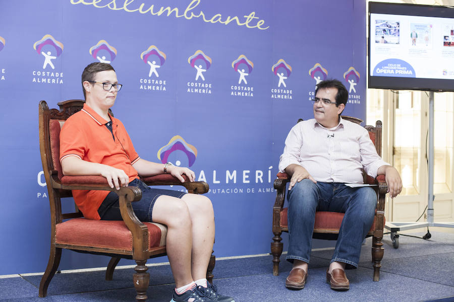 'Requisitos para ser una persona normal' se proyecta en La Mojonera