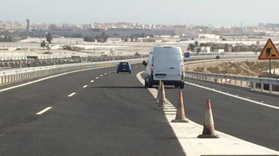 Los coches ya circulan por el nuevo tramo de la variante de Roquetas