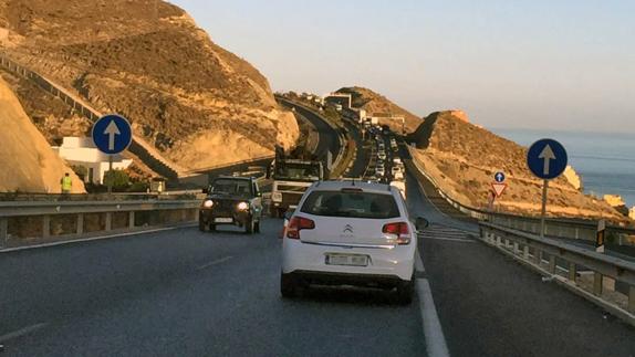 Retenciones kilométricas en las entradas y salidas a Roquetas