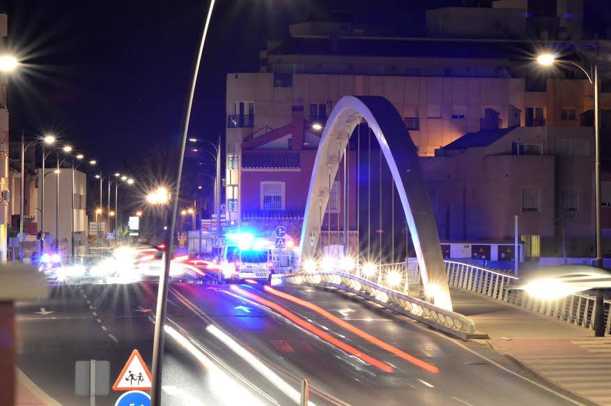 Trasladada al Hospital de Poniente una menor atropellada en la Avenida Reino de España