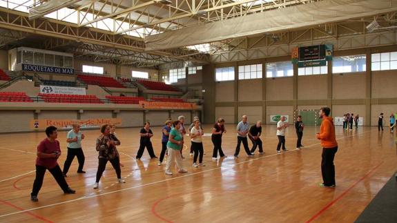 Una docena de actividades conforman el programa de Actividad Física para adultos