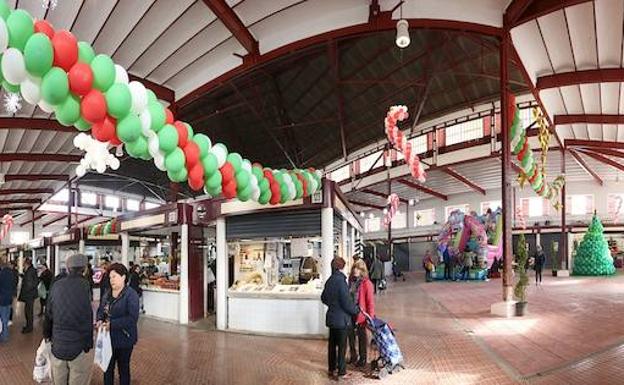 Vista del Mercado de Abastos en Navidad.