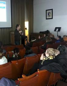 Imagen secundaria 2 - Acto en el teatro, talleres y charla.