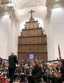 Imagen secundaria 2 - Entrega de la medalla, familiares junto a la alcaldesa y concierto.