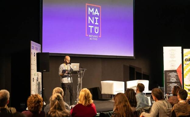 Juanan López Madrid presentando su proyecto.