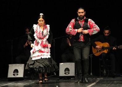 Imagen secundaria 1 - Marita Martínez-Rey y Juan Ramírez, Choro Molina y Carmen Young, y Encarna Anillo.
