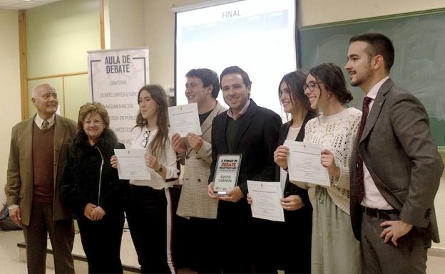 Momento de la entrega del premio.